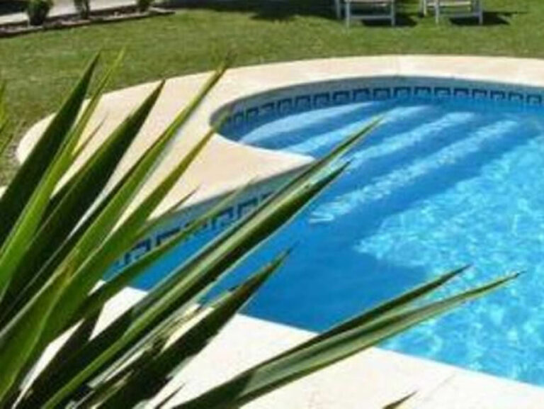 Fallece una mujer de 80 años tras caer a la piscina de una casa de campo de Caudete Fallece una mujer de 80 años tras caer a la piscina de una casa de campo de Caudete