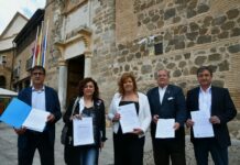 Varios alcaldes del PP entregan un escrito para pedir a la Junta soluciones ya en Sanidad