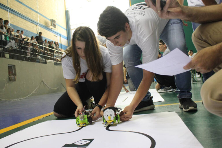 Robots luchadores, rastreadores y de carrera se reunirán mañana en la UCLM