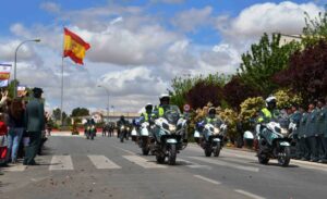 Campo de Criptana rinde homenaje a la Bandera de España y a la Guardia Civil en su 174 aniversario