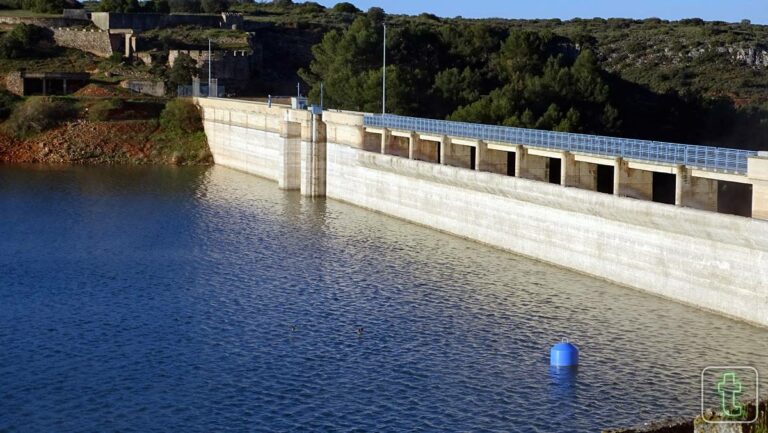 Inmaculada Jiménez anuncia la construcción de filtros necesarios en el deposito de agua