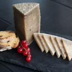 Esta empresa conquense utiliza el ajo negro para su creación de quesos