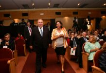 Tirado pide a los diputados nacionales del PSOE «coherencia» y Maestre dice que España «necesita cambio»