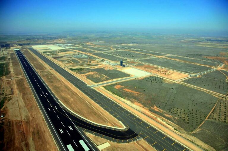 Descartan construir el centro de inmigrantes en el aeropuerto de Ciudad Real