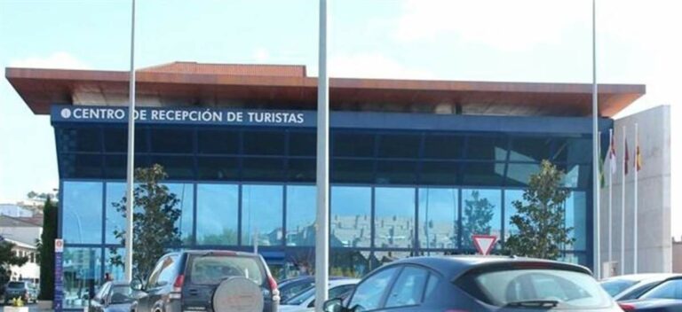 Un fallecido al estrellar su vehiculo contra un muro a la entrada de Cuenca