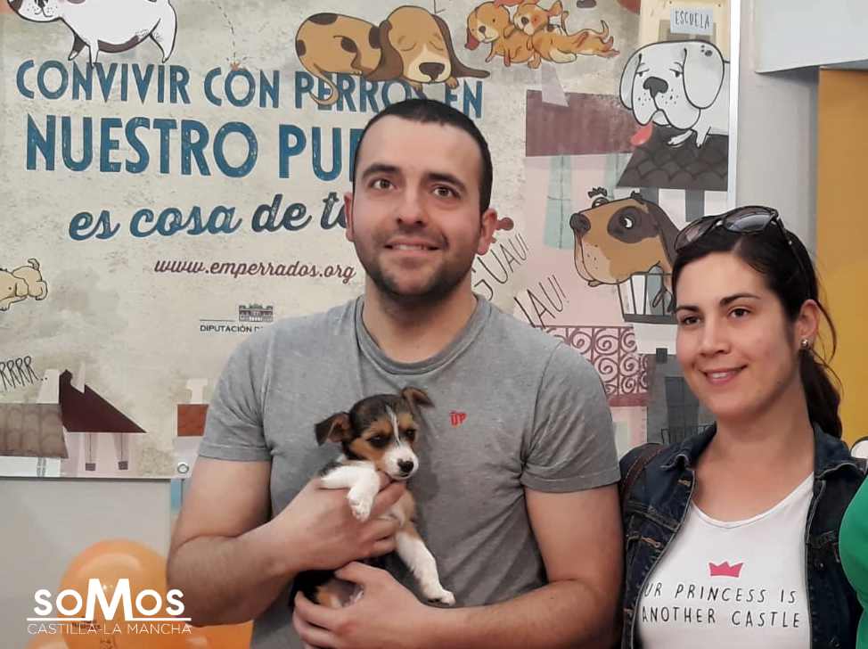La entrañable historia de una adopción "por casualidad" en Albacete, gracias al poder de la radio