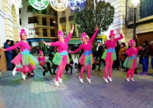 Con las calles abarrotadas de gente arrancan las fiestas de Almansa
