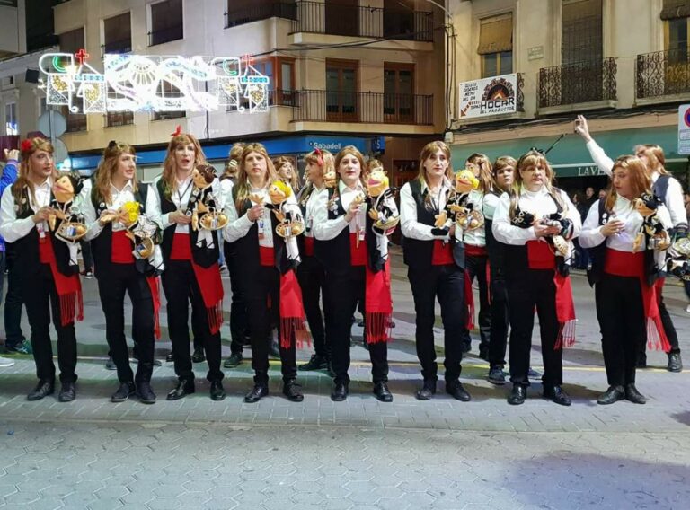Con las calles abarrotadas de gente arrancan las fiestas de Almansa