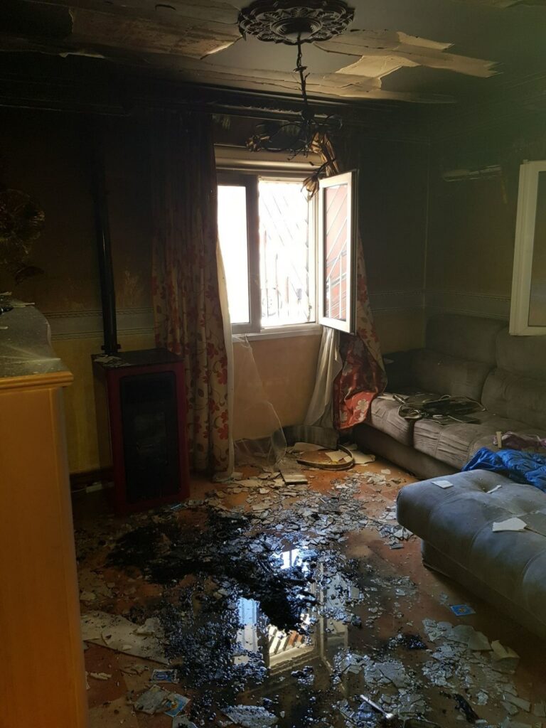 Dos menores y dos adultos, trasladados al hospital tras en un incendio de la calle Los Olivos de Tomelloso Dos menores y dos adultos, trasladados al hospital tras en un incendio de la calle Los Olivos de Tomelloso