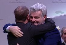 La emoción de los premiados y la sombra de la moción de censura protagonizan el acto institucional