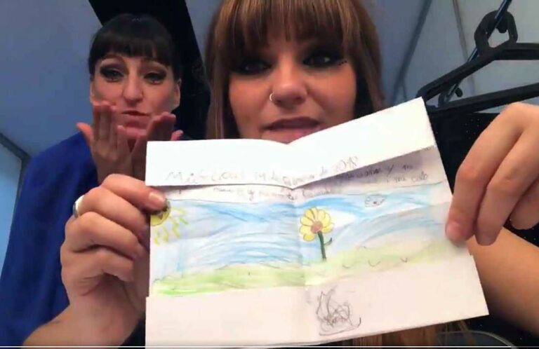El bonito mensaje de Rozalén a los niños de un colegio de Albacete