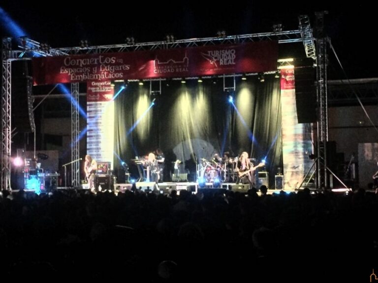 El rock andaluz de Medina Azahara reúne en Porzuna a 3.500 personas