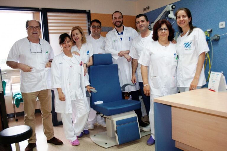 Hospital Puertollano realiza la primera implantación de una prótesis fonatoria a una paciente con la laringe extirpada