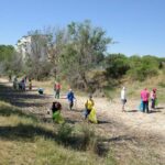 Decenas de voluntarios participan en la limpieza del río Guadiana