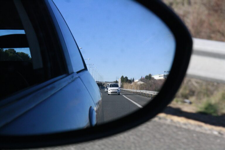Un conductor ‘kamikaze’ provoca la salida de vía de dos vehículos en la A3