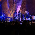 Rozalén llena la plaza de Manzanares con su “río” de canciones