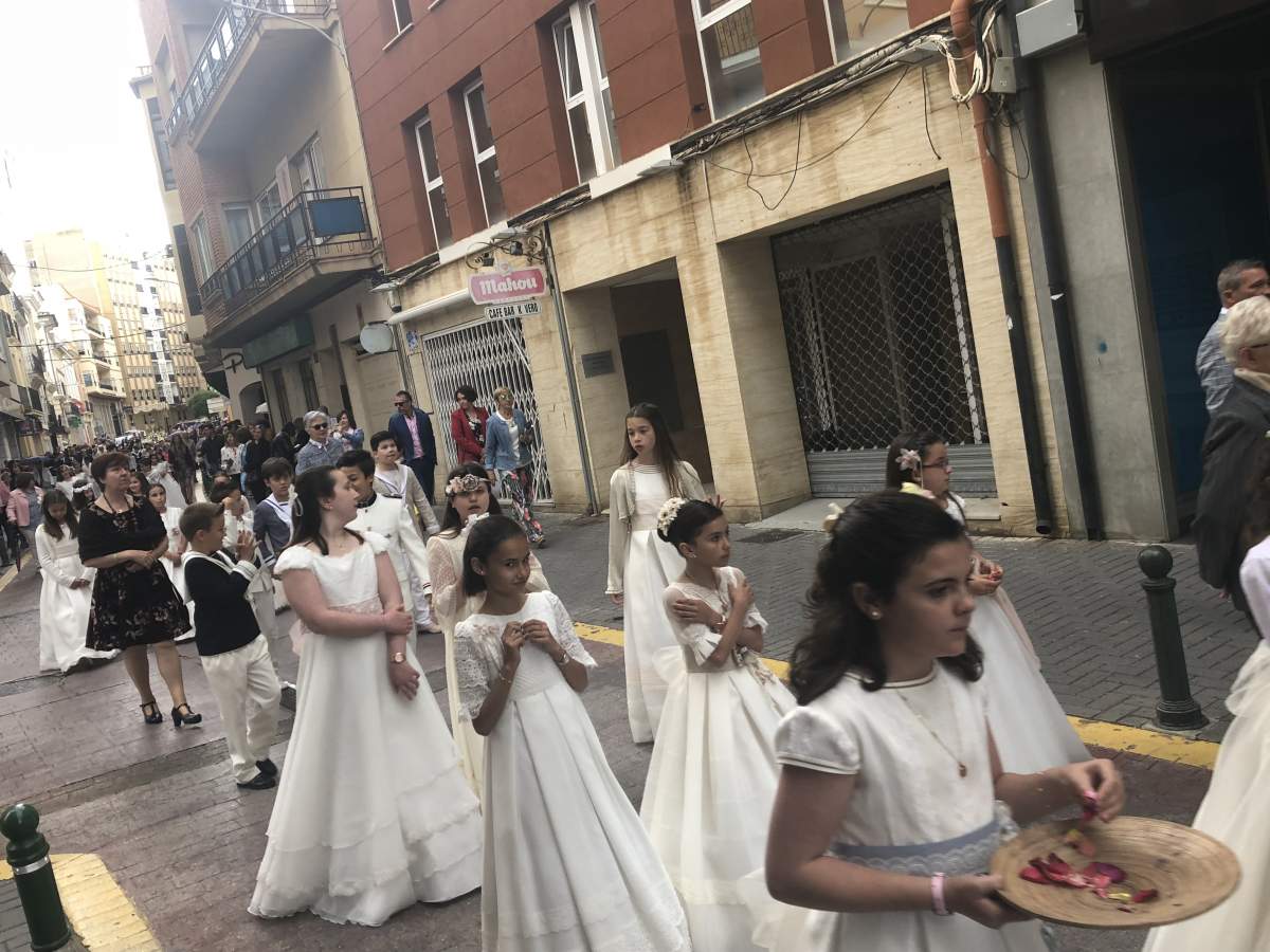 Fantástica procesión del Corpus Christi en Almansa