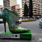 FOTOS: ¿Qué ciudad manchega ha llenado sus calles con zapatos gigantes?