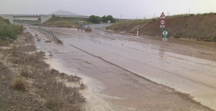 Carreteras cortadas por la lluvia (Archivo)