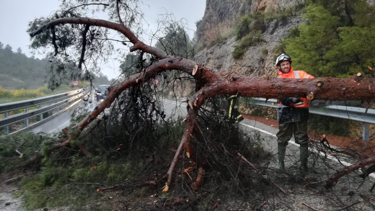 Más imágenes de las tormentas en Albacete, con rescates de bomberos y daños en cultivos