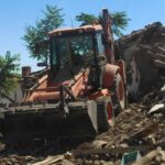 Reanudan la demolición del histórico poblado de Las Tiñosas (Ciudad Real) ante las protestas de los vecinos