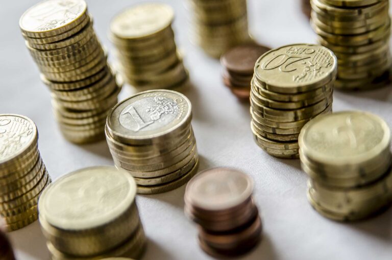 Hacienda ya ha devuelto 315,2 millones a contribuyentes de Castilla-La Mancha Hacienda ya ha devuelto 315,2 millones a contribuyentes de Castilla-La Mancha