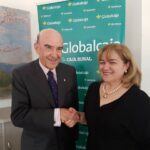 El vicepresidente de Globalcaja, Rafael Torres, visita el centro terapéutico de CERES en Tomelloso