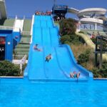 Medio centenar de jóvenes viajó al Playa Park con la concejalía de Juventud