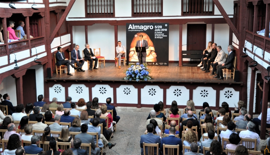 Carlos Hipólito recibe el Premio Corral de Comedias en Almagro