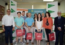 Los alumnos manchegos ganadores de la Olimpiada de Economía ya tienen sus premios