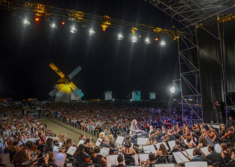 Más de tres mil personas se dan cita en la Gala de la Música en la Sierra de los Molinos de Criptana