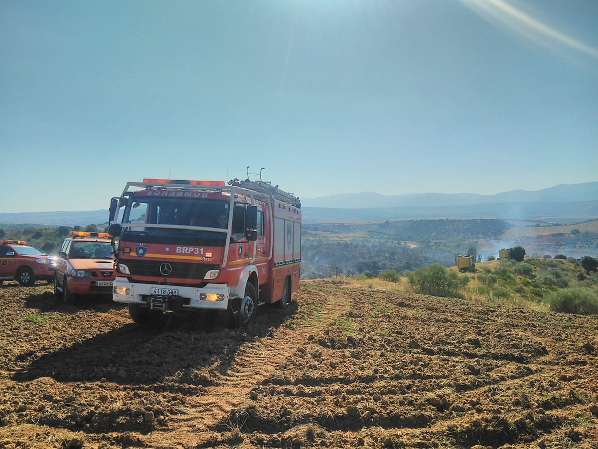 Controlado el incendio de Uceda (Guadalajara) pero siguen enfriando la zona