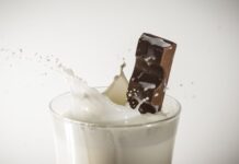 Alerta para alérgicos por la presencia de proteínas de la leche en este producto de chocolate a la taza