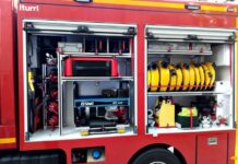 Los bomberos de Albacete retiran varios toldos caídos por la lluvia en el Recinto Ferial