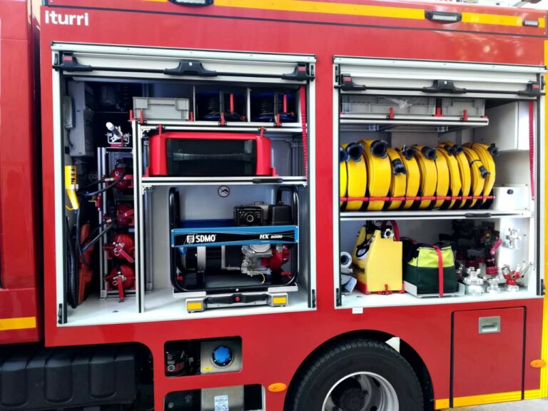 Continúan las laboras de extinción del fuego de El Bonillo, que sigue sin control