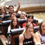 Unos 50 chicos de Argamasilla de Alba viven un día intenso en el Parque Warner