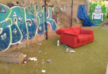 Denuncian el mal estado de la pista deportiva del colegio El Carmen de Cuenca