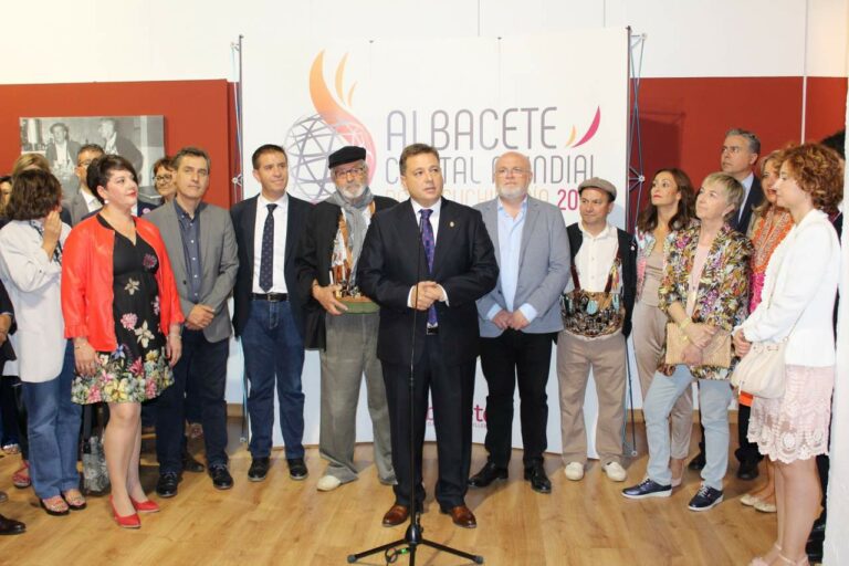 Ayuntamiento, Diputación y Junta inauguran sus respectivos espacios en la Feria de Albacete