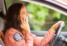 La DGT inicia una campaña especial de control de distracciones al volante