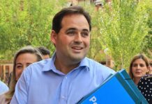 Reclaman que Paco Núñez renuncie a su sueldo de alcalde porque «los almanseños no deben pagar su campaña electoral»