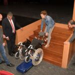 Argamasilla de Alba recibe una donación para una oruga salvaescaleras