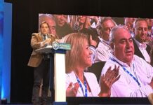 Núñez pide el voto a los compromisarios defendiendo que cree en la política como mejor forma para mejorar la sociedad