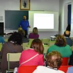 El bono social eléctrico, explicado a los vecinos de Socuéllamos para su uso