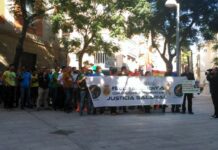 Miembros de la Guardia Civil vuelven a manifestarse, esta vez frente a las sedes provinciales del PSOE Concentración de JUSAPOL frente a la sede del PSOE en Ciudad Real