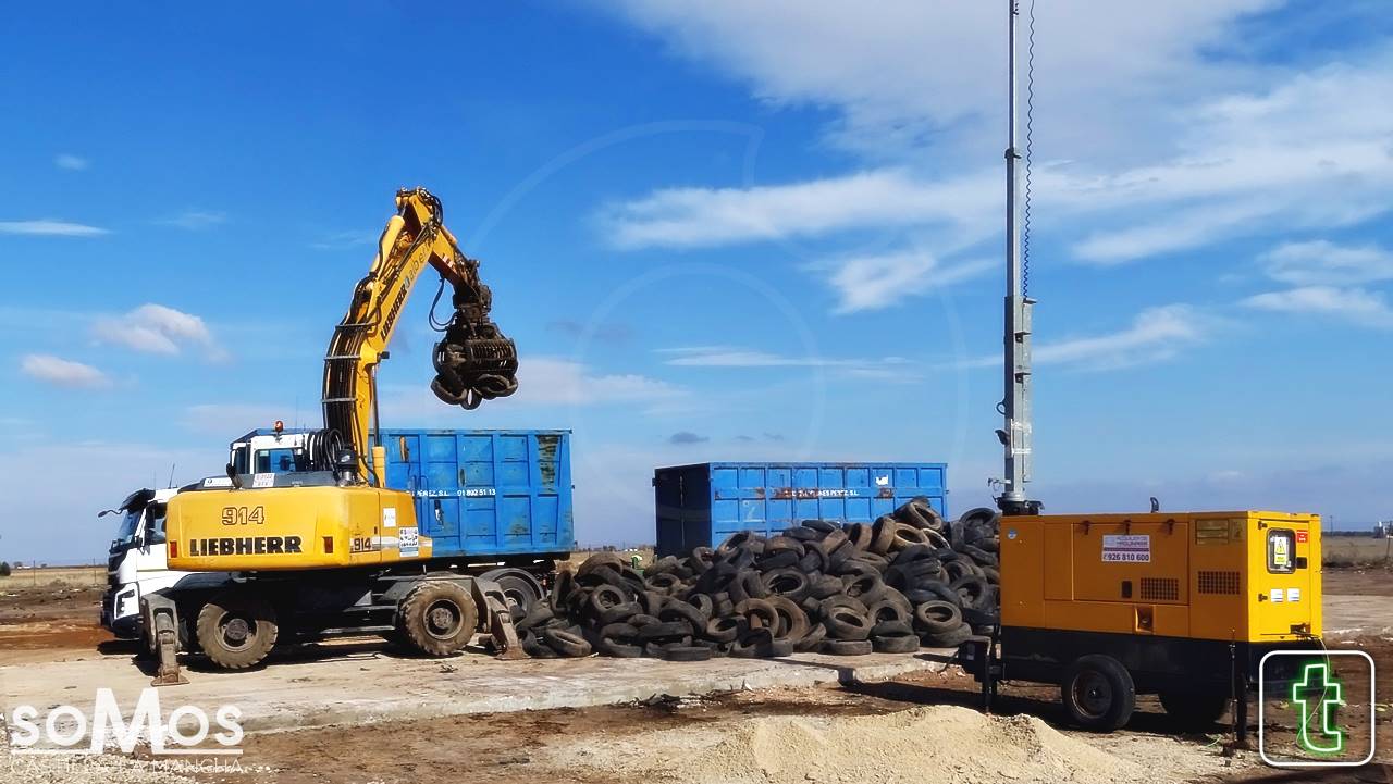 Finaliza la retirada de neumáticos del depósito ilegal de Argamasilla de Alba