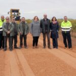 Beatriz Fernández visita el arreglo de caminos en Argamasilla de Alba