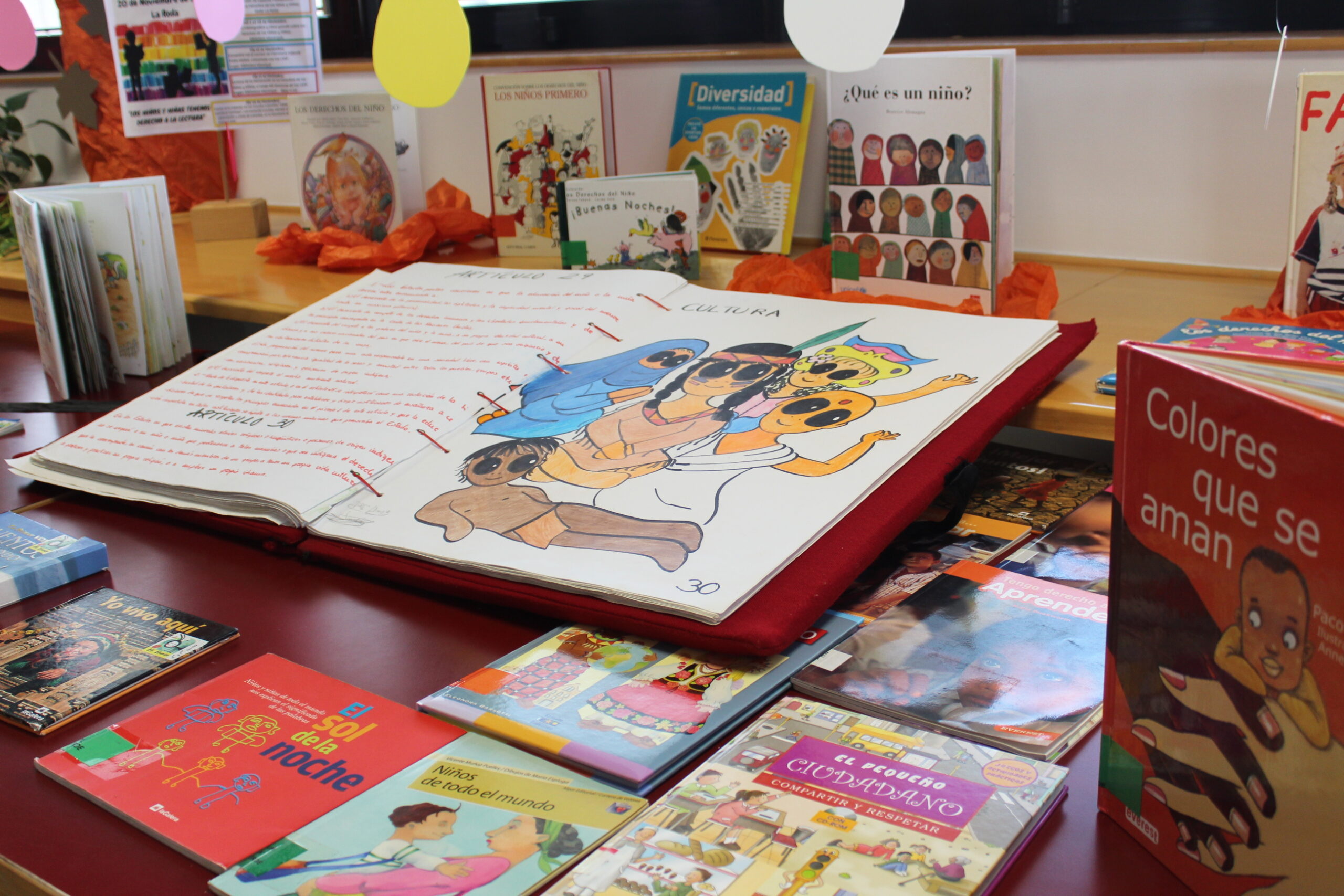 La Roda se une a la celebración del Día de la Infancia entre libros