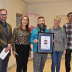 Cuadros, poesía y un vídeo en una exposición en la Casa Carmen Arias de Socuéllamos