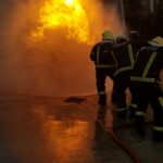 Las increíbles imágenes de los bomberos de Albacete conteniendo un dardo de fuego
