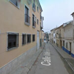 Un turismo rompe una tubería de gas al colisionar contra un edificio en Campo de Criptana